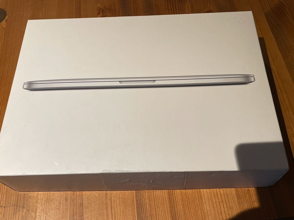 MacBook Pro 2015 13,3'' mit Retina Display in Hamburg