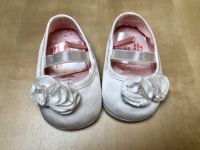 H&M Baby Ballerinas Größe 14/15 in Weiß mit Blümchen Mädchen Bayern - Kaufbeuren Vorschau