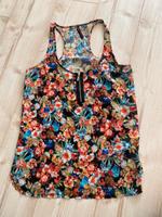 Stradivarius Shirt top schwarz rot geblümt racer Top Damen Mode Nordrhein-Westfalen - Dinslaken Vorschau
