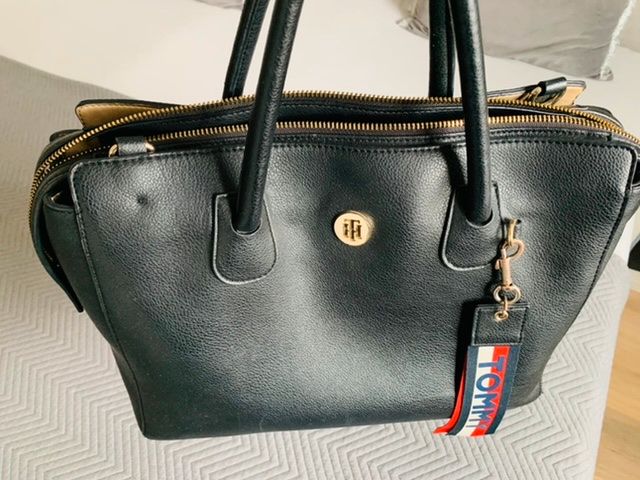 Tommy Hilfiger Tasche in Burglauer