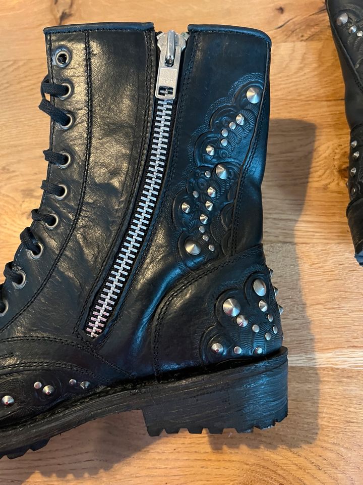 Nagelneue Echtleder Stiefel Nieten Boots von ASH in Köln