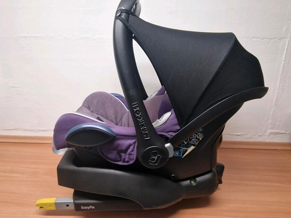 Maxicosi Babyschale incl. Isofix-Basisstation in München