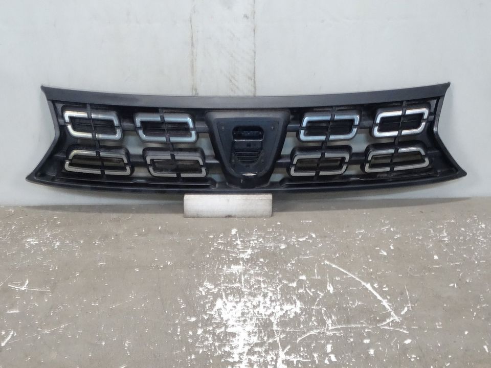 Dacia Duster Kühlergrill grill 623103440r vorne 2018-2021 in Bochum