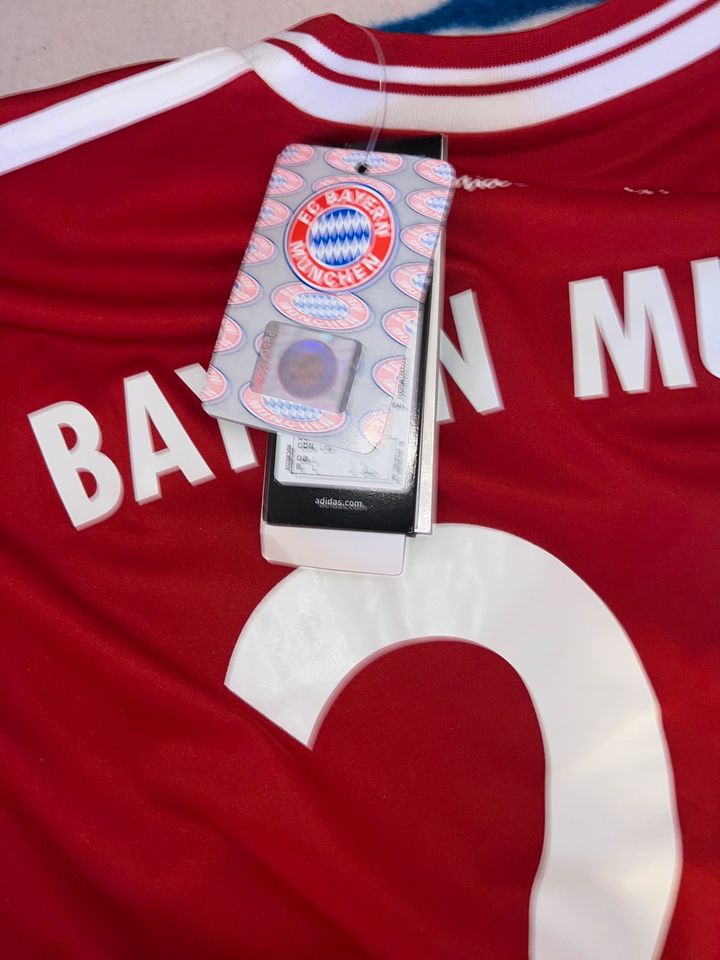 Signiertes Bayern Trikot in Böblingen