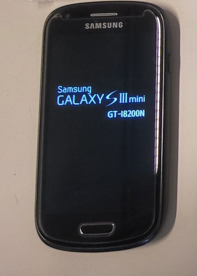 Samsung Galaxy S3 mini (GT-I8200) in Achim