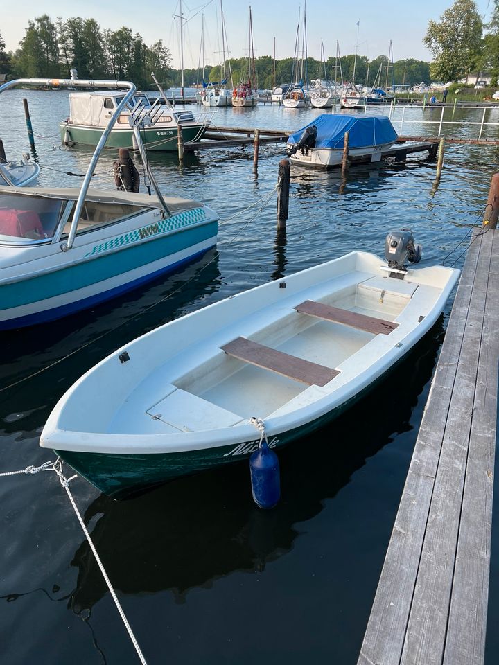 Ruderboot Angelboot Motorboot in Berlin