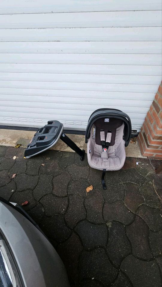 Peg Perego Babyschale + Isofix basis in Rostock