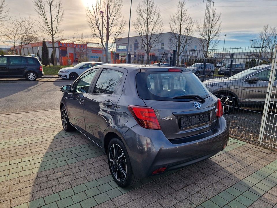 Toyota Yaris Lounge Hybrid Kamera Navi Spurhalte in Rheinbach