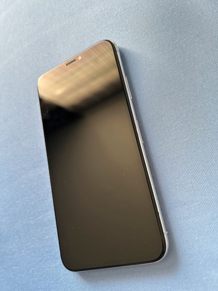 iPhone X 64GB mit Zubehör in Hamburg