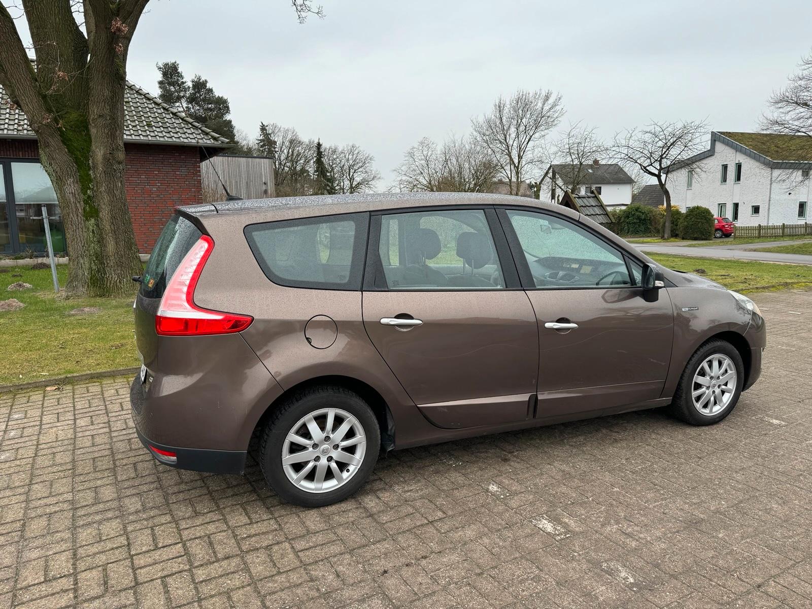 Abbildung des Autos Renault Grand Scenik 7 S…