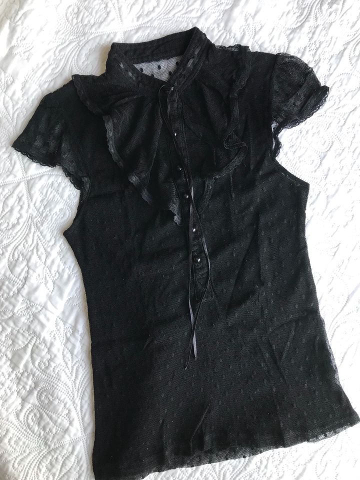 Spitzenshirt S schwarz Rüschen Bluse Victorian Punkte WGT in Leipzig