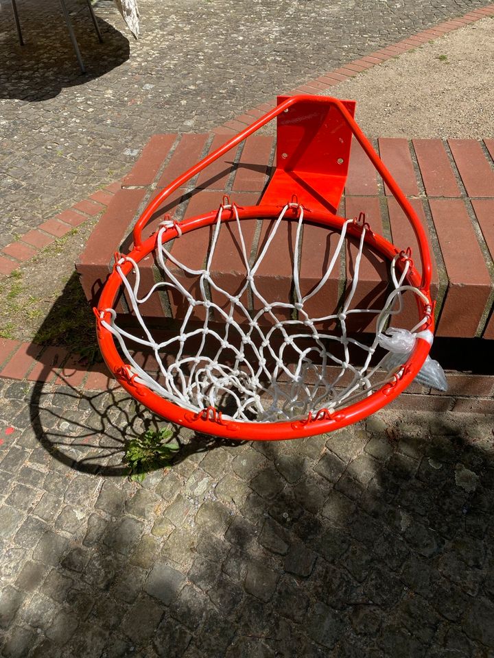 Sport-Thieme Basketballkorb "Standard" mit Anti-Whip Netz in Berlin