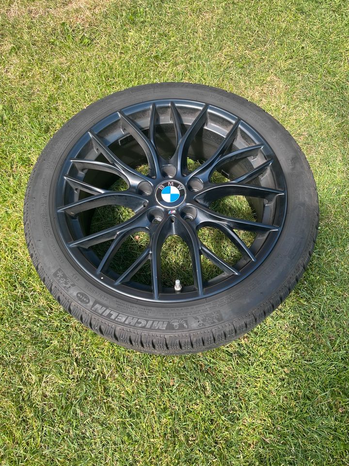 BMW 3/4er Performance 4x M Felgen 18“ Black mit Reifen in Rickling