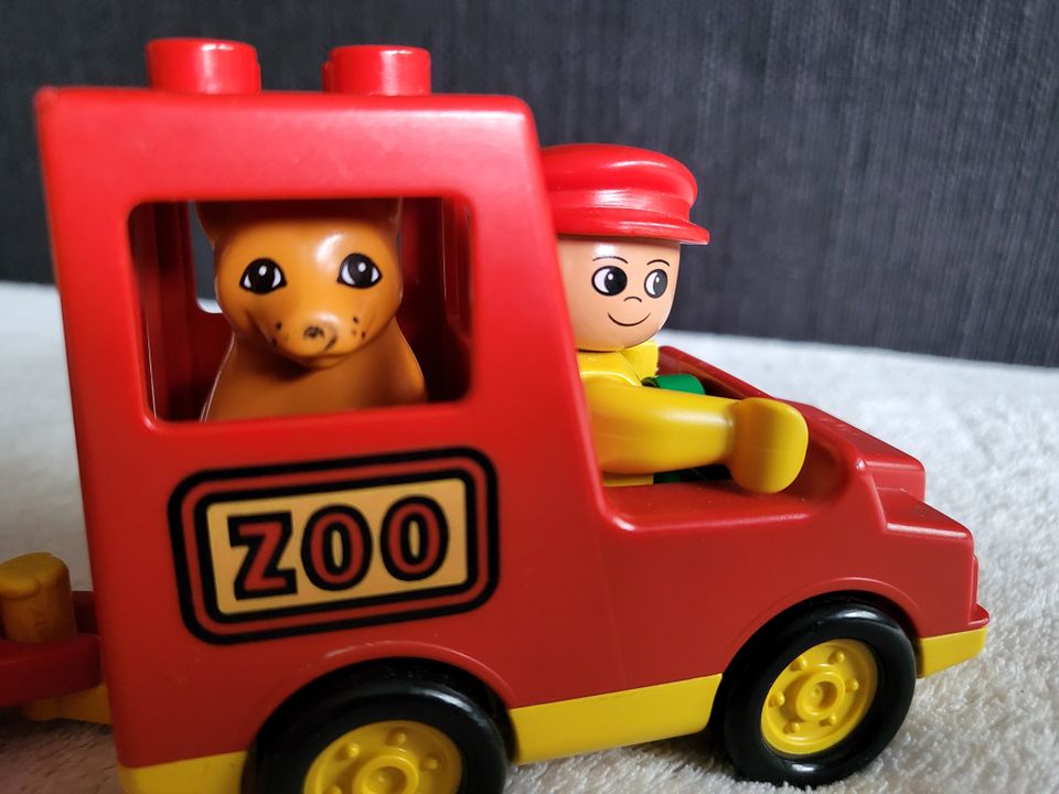 Lego Duplo Zoo - Eingang mit Fahrzeug, Figur, Löwenbaby in Kempten