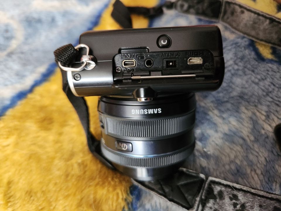 Samsung NX100 Digitalkamera in Berlin