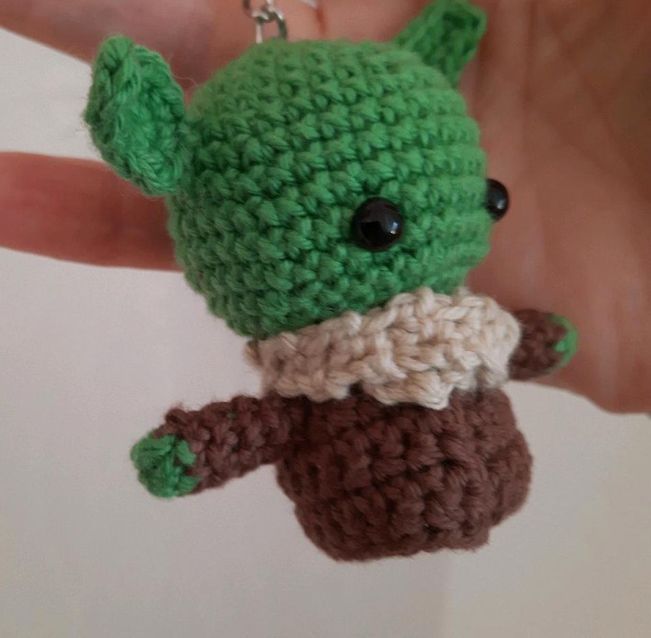 Stofftier, Baby-Yoda, Amigurumi, Schlüsselanhänger, Handarbeit in Burgrieden