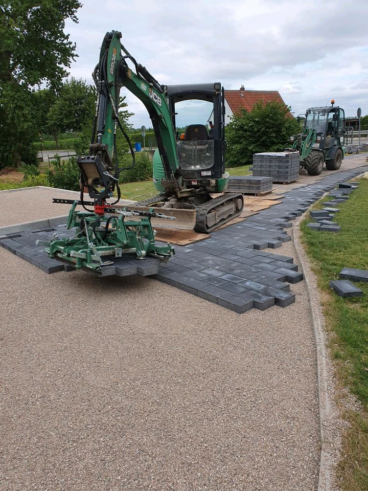 Pflasterarbeiten Beton Steine Maschine Verlegung Gartenwege in Tornesch