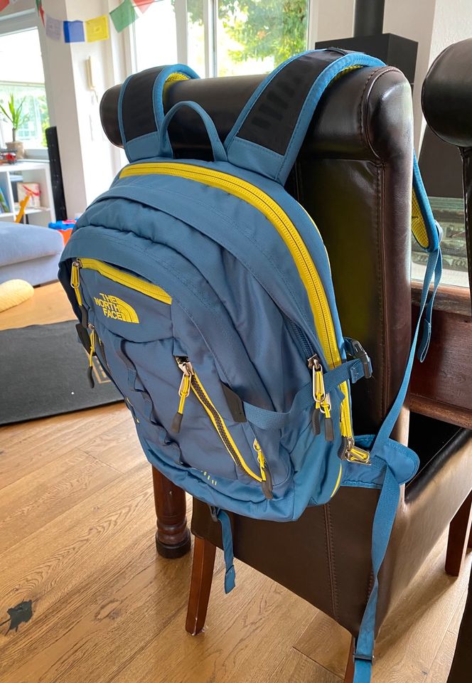 Stylischer North Face Rucksack - mit Laptopfach in Köln