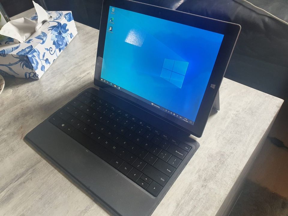 Microsoft Surface 3 Tablet Atom x7-Z8700 1.6GHz 2GB 64GB SSD W10 in Saarbrücken