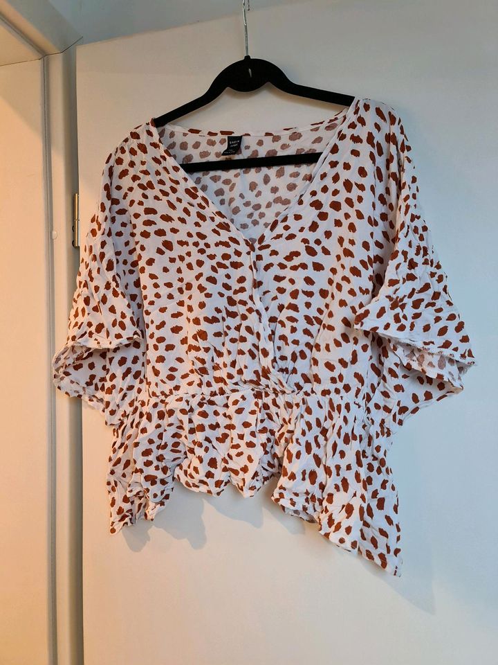 Kurzes Oberteil Shirt Crop Top Gr. 44 46 48 in Meldorf