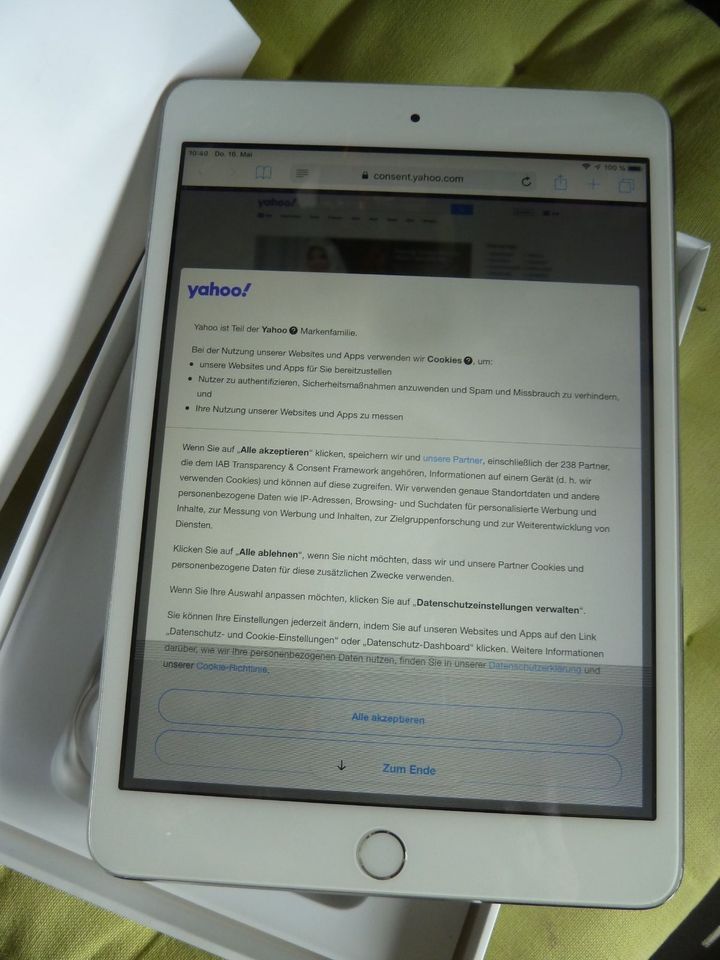 iPad mini von 2014 voll funktionsfähig mit leichtem Defekt in Freiburg im Breisgau