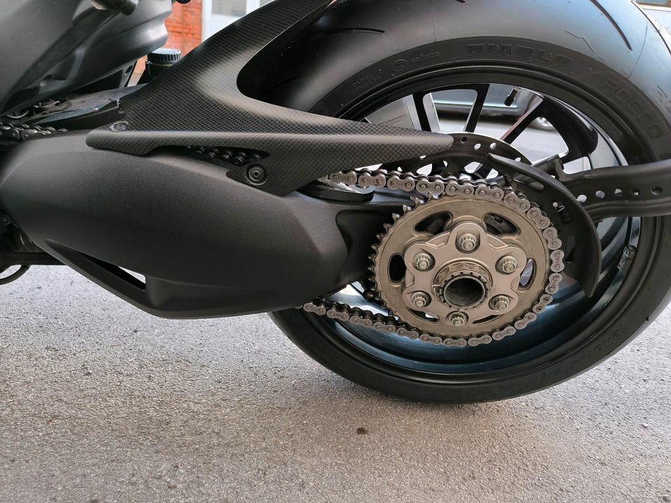 Ducati Diavel Carbon 1200 in Hameln