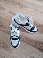 Sneakers (markenlos) Kr. Passau - Passau Vorschau