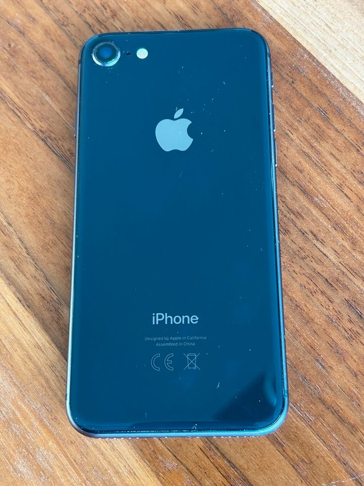 Apple iPhone 8, 64 GB Spacegrau in Ludwigsburg