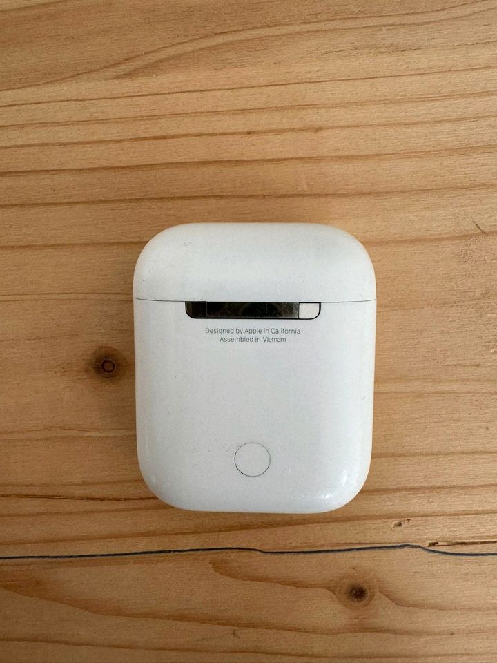 Apple AirPods Nur Ladecase 1. Gen. in Köln