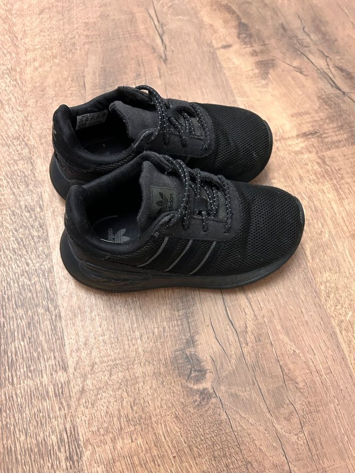 Adidas Schuhe/Kinderschuhe in schwarz in Größe 25 in Herne