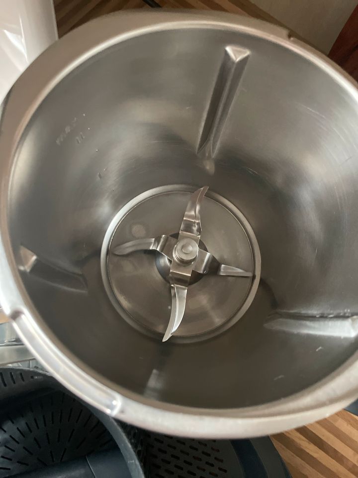 Thermomix TM5 mit viel Zubehör in Gladbeck