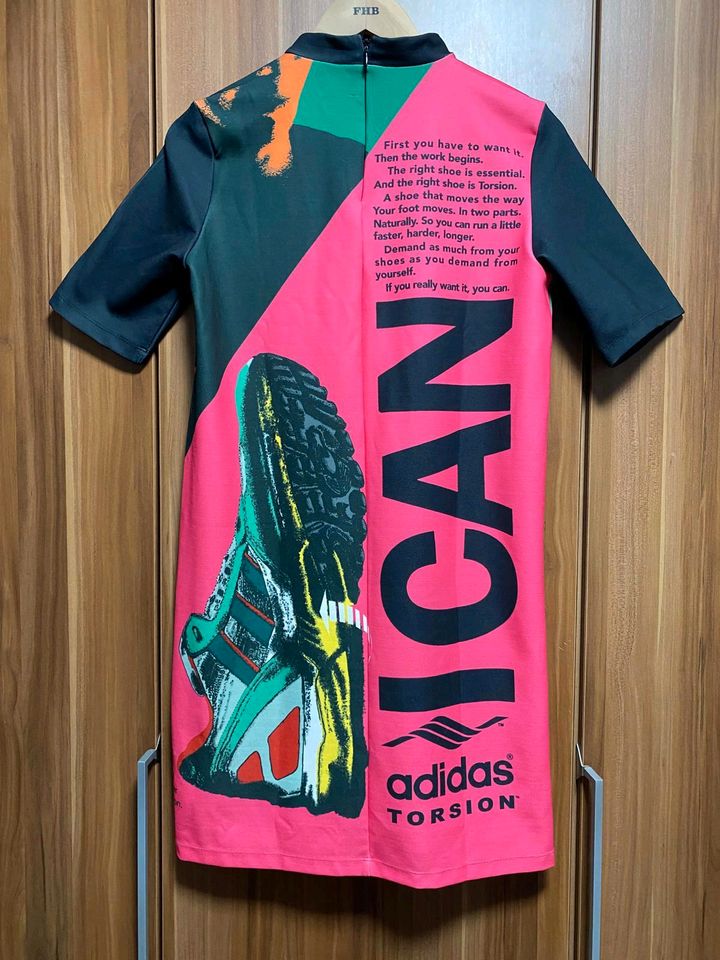 Adidas Kleid in Halle