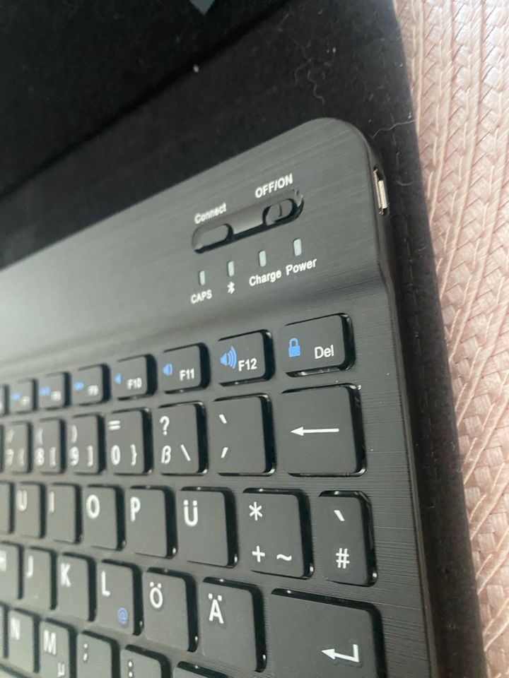 Ninetec Keyboard Schutz Tasche Tablet 10 Zoll in Reutlingen