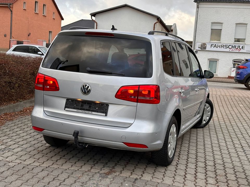 Volkswagen Touran AUTOMATIK + STANDHEIZUNG + KLIMAAUTOMATIK in Ahrensfelde