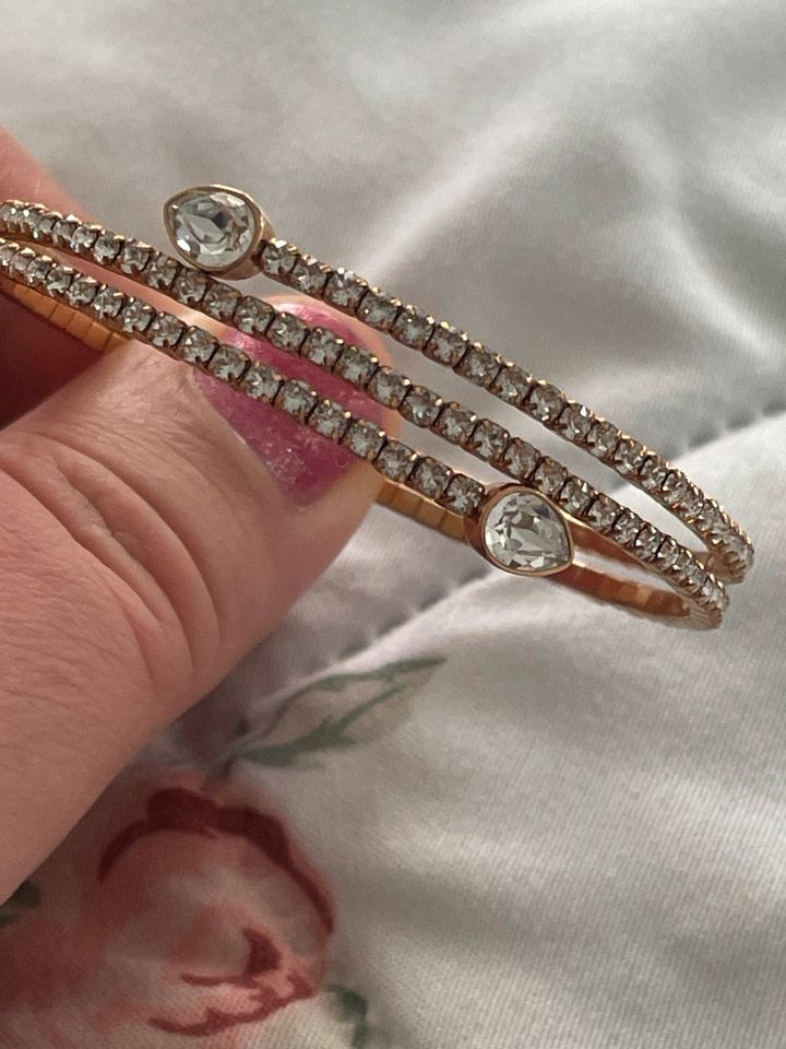 Swarovski Armband in Roségold  Gold Farbe Pandora Anhänger je25€ in Memmingen