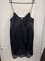 Kleid mit Spitze und glänzendem Stoff Schleswig-Holstein - Neumünster Vorschau