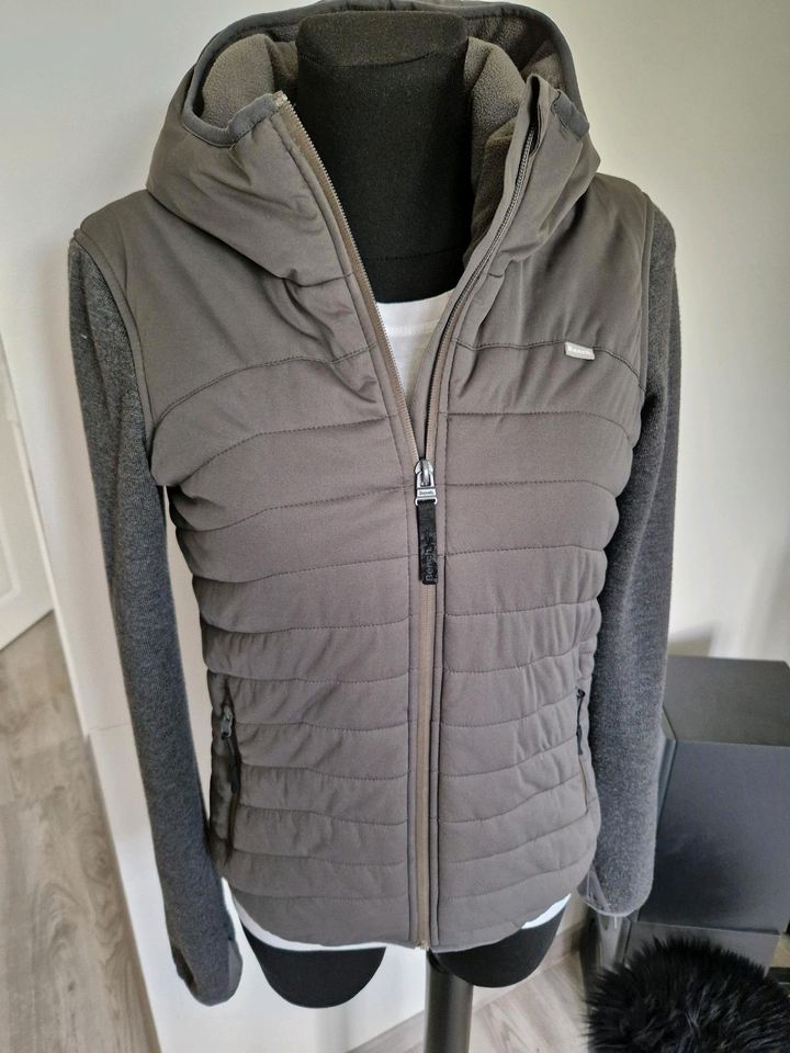 Bench Damen Jacke Gr S wie 34 36 gefüttert mit Kapuze Steppjacke in Lauenbrück