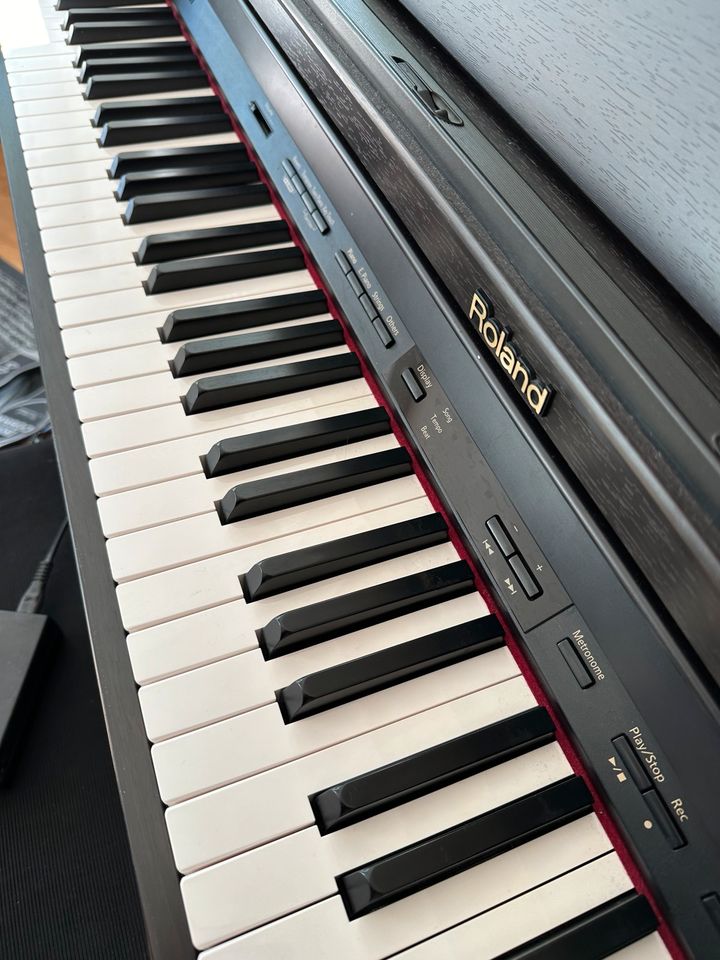 Roland HP-302 E-Piano / Klavier in Schechen