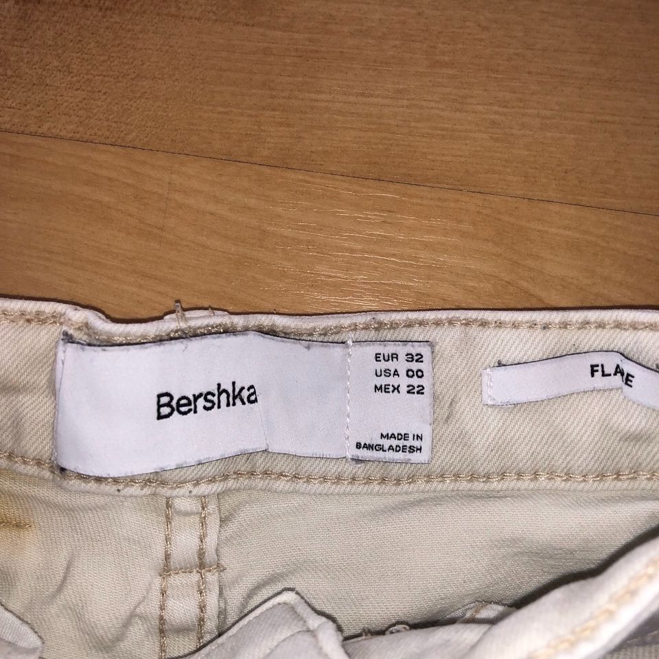 Beige flare jeans bershka 32 in Landshut