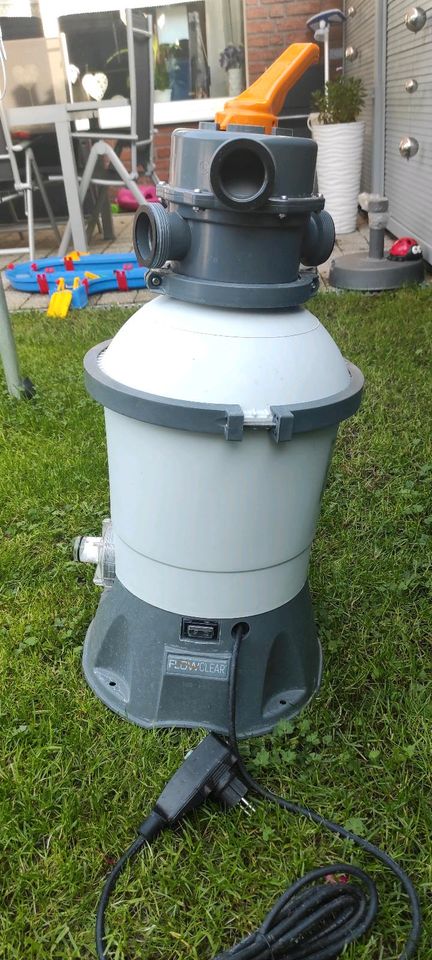 Bestway Sandfilterpumpe 58515 3028 L/H 85KW Nur 1 Jahr alt in Dorsten