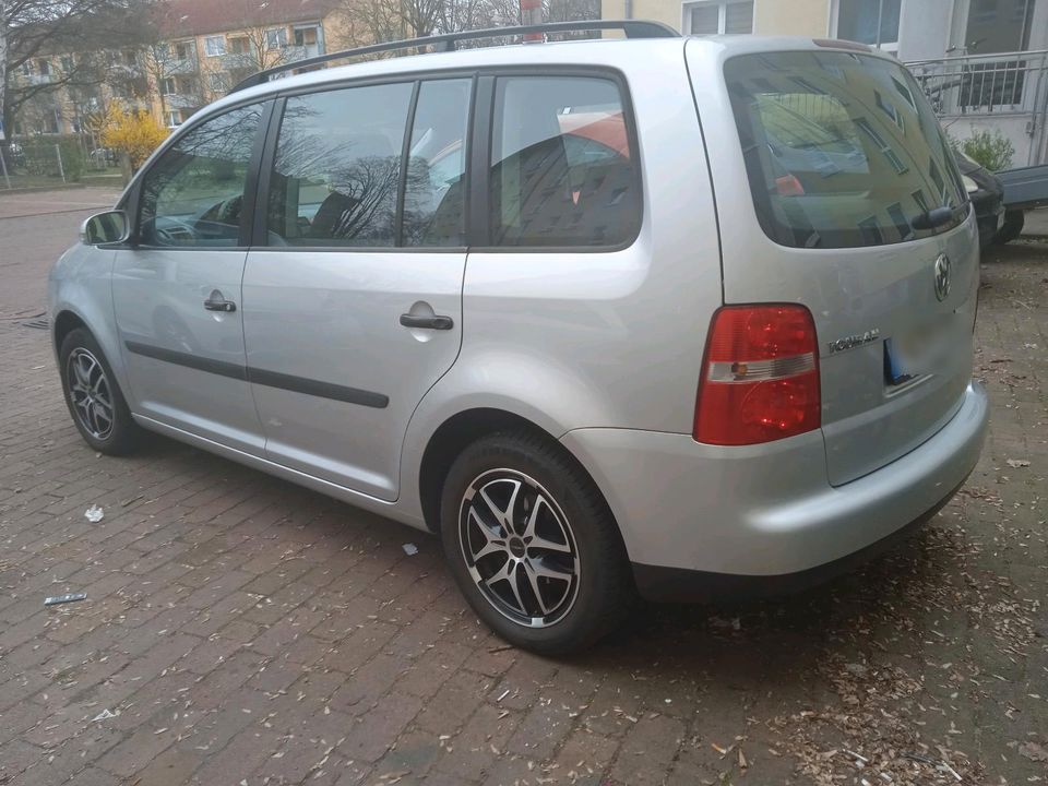 VW Touran  1.6.FSI . 2 Hand in Hannover