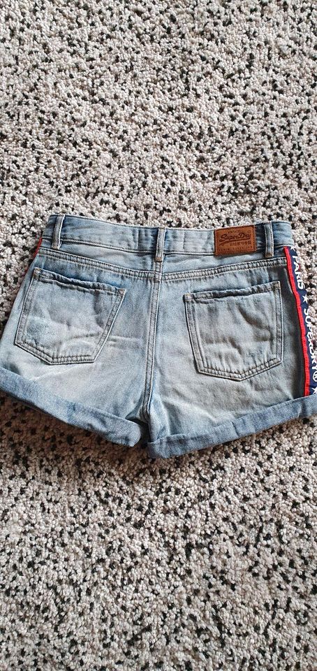 SUPERDRY SHORTY JEANS W 25 in Neustadt am Rübenberge