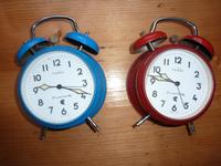 zwei alte Nostalgie ddr Glockenwecker rot und blau defekt Thüringen - Herbsleben Vorschau