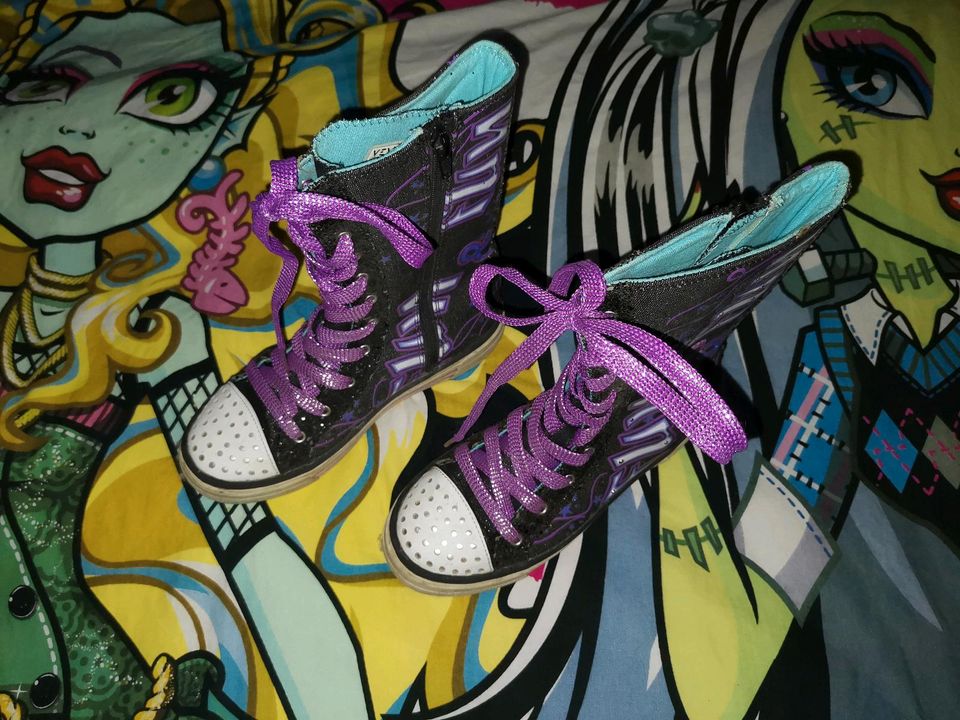 tolle Schuhe Stiefel Gr. 33 passend zu Monster High in Heidelberg