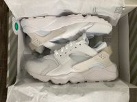 Nike Huarache gr 44 eher 43 Neu mit Karton Niedersachsen - Wiefelstede Vorschau