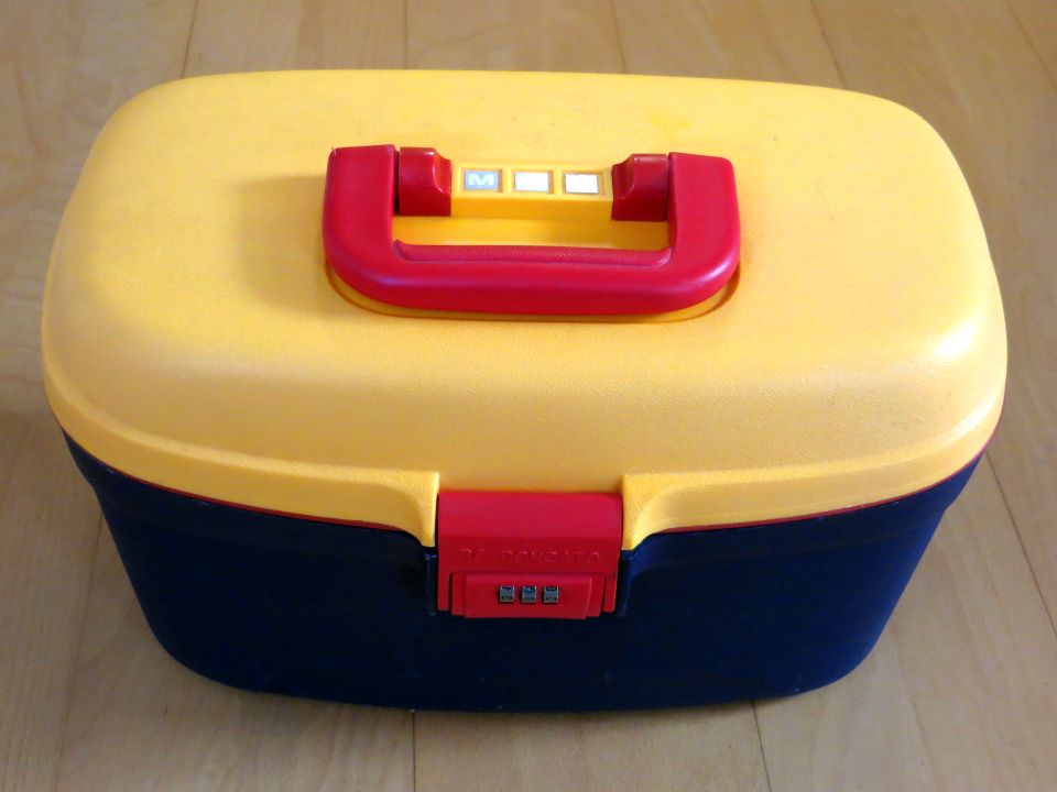 RONCATO Hartschalen 3er Koffer Set inkl. Beautycase blau gelb rot in Karlstein