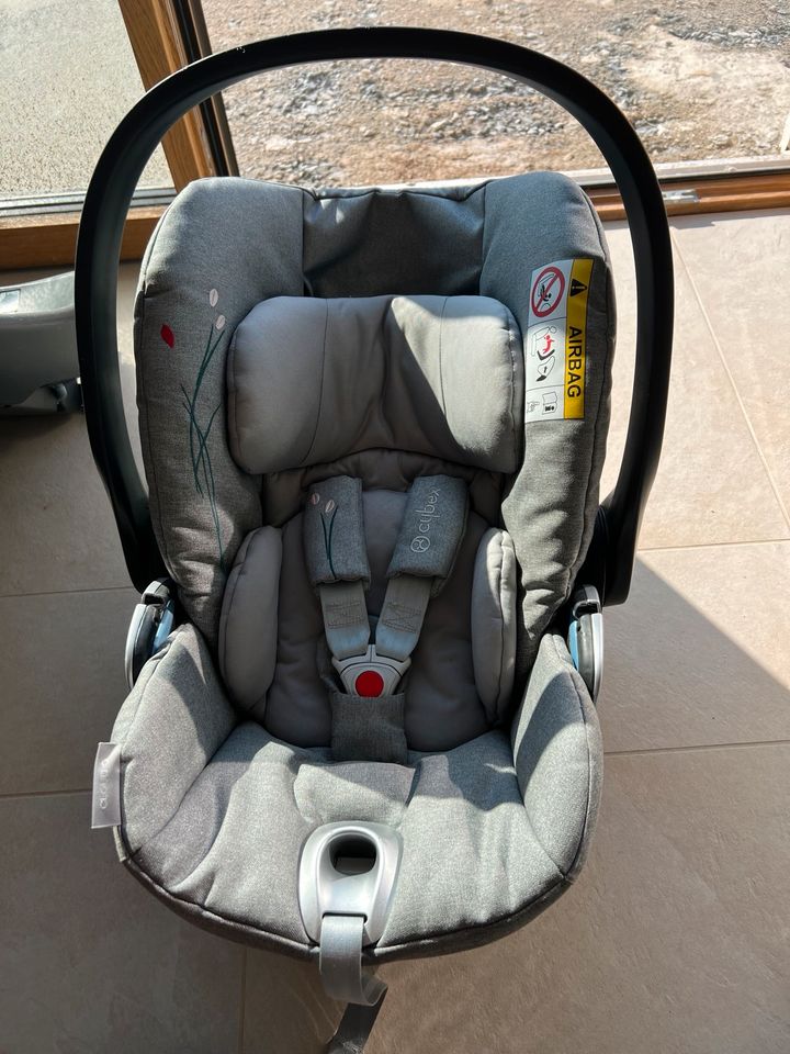 Cybex Cloud Z Koi babyschale mit Isofix- Station in Heinersreuth