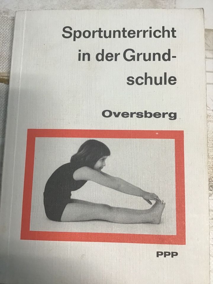 Buch, Sportunterricht in der Grundschule , Stundenbilder Methodik in Illingen