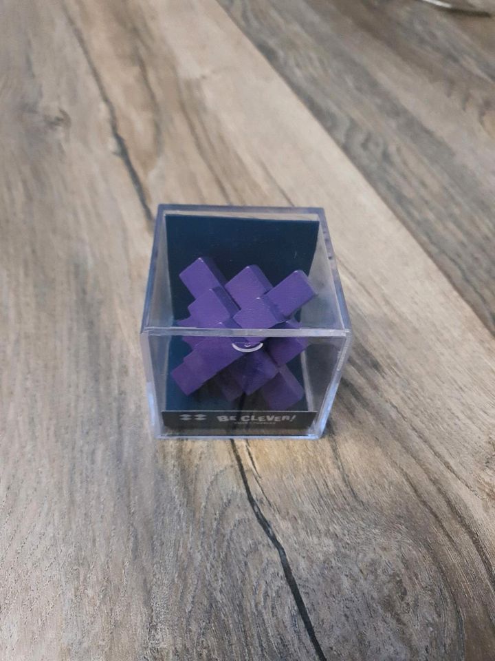 Lila Zauberwürfel Puzzle 3D Geduldspiel aus Holz inkl. Box in Ziegenrück