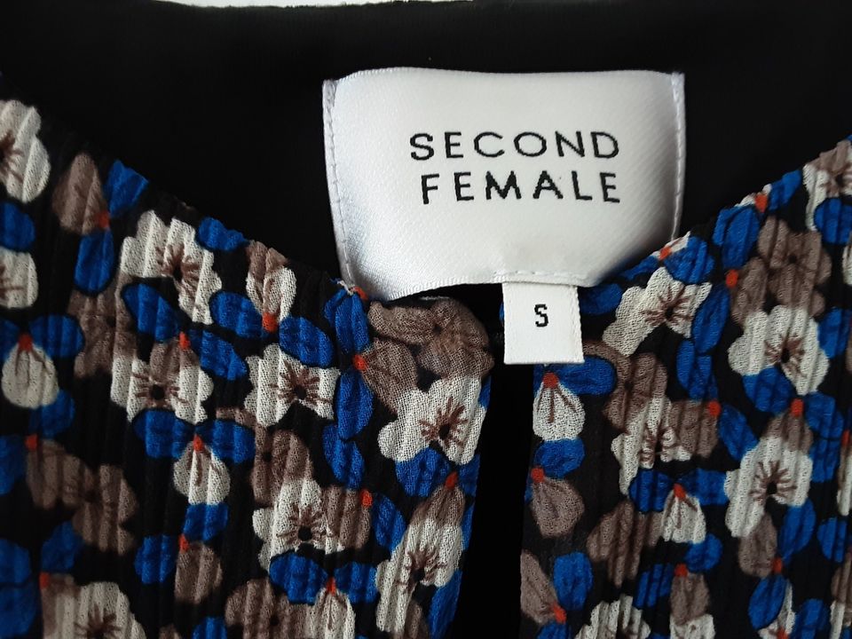 Exquisites Kleid von SECOND FEMALE,  Gr. S, bunt,  neuwertig in Ölbronn-Dürrn